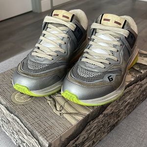 Authentic Gucci ultra pace sneakers worn 2x
